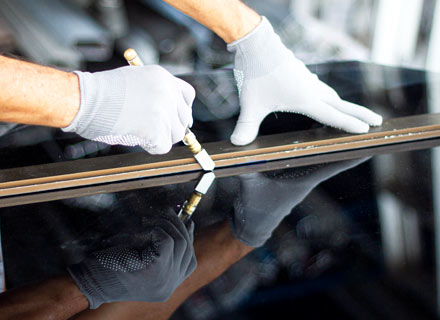 picture of glass cutting